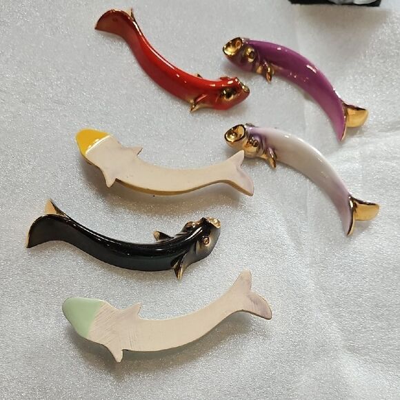 Elegant Gold Plated Ceramic Knife Rests Set Of Six Curved Fish - Picture 2 of 4